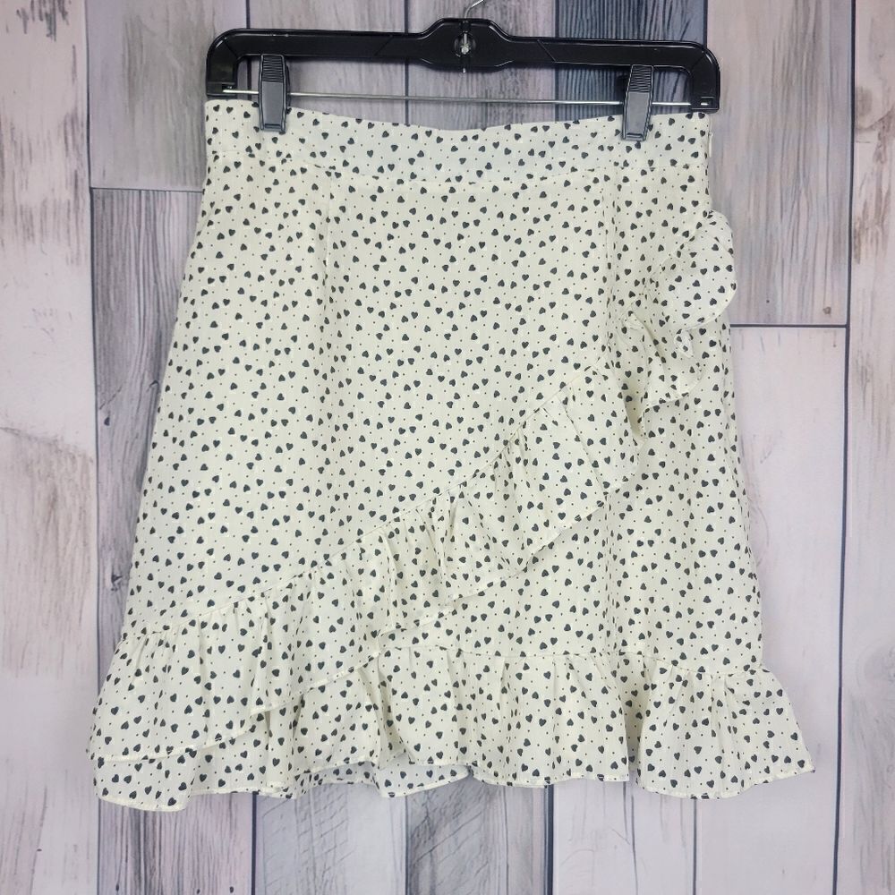 Nasty Gal White Heart Print Skirt with Ruffles size 6